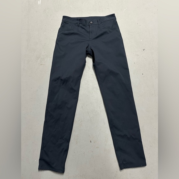 Vuori Meta Pants Men's Size 30 Grey Performance Travel Stretch Zip Pocket V4021